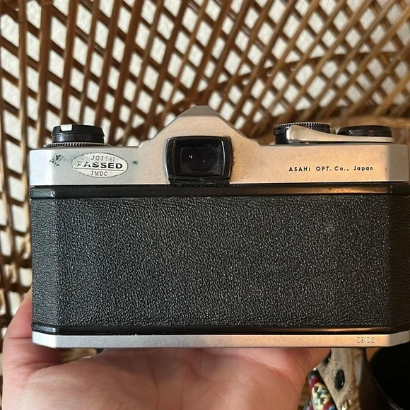 Vintage camera and lens - Picture 9 of 9